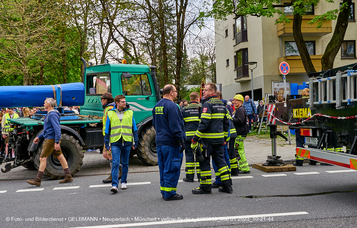 01.05.2023 - Maibaumaufstellung in Berg am Laim